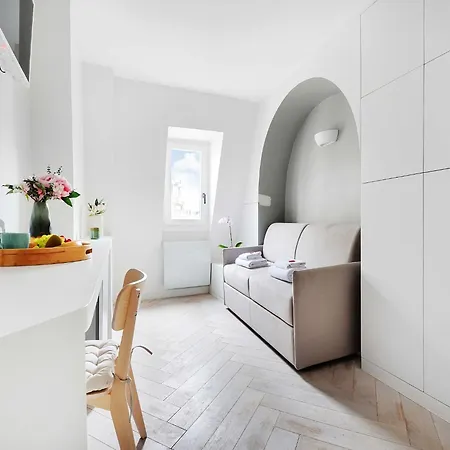 Newly Renovated 2p- Elysee St-honore